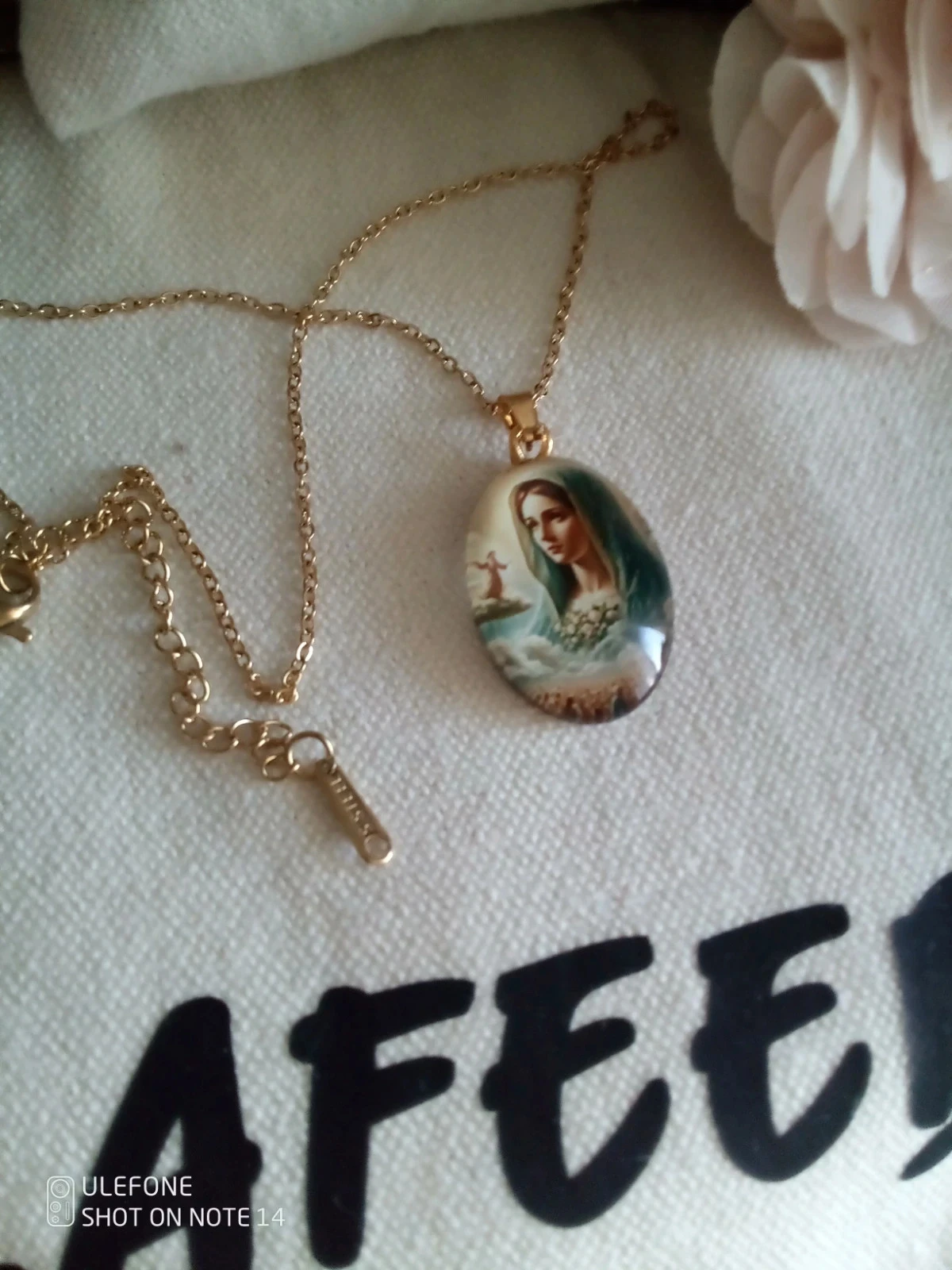 Collar colgante de la Virgen María en vidrio – photo 2